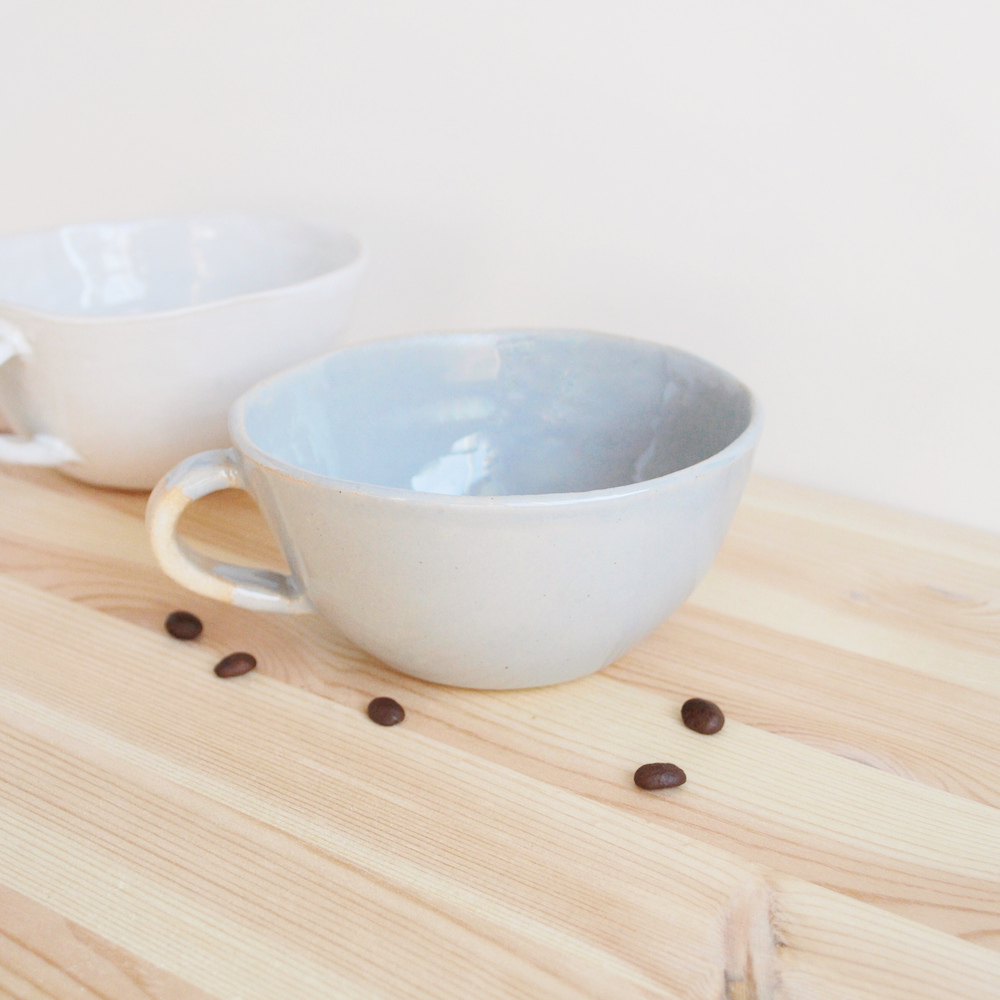 Rustikk håndlaget blå kopp i keramikk. Laget i Finland. Kaffekopp, tekopp, kakaokopp. Raaka Rå servise. Tweed kopp.