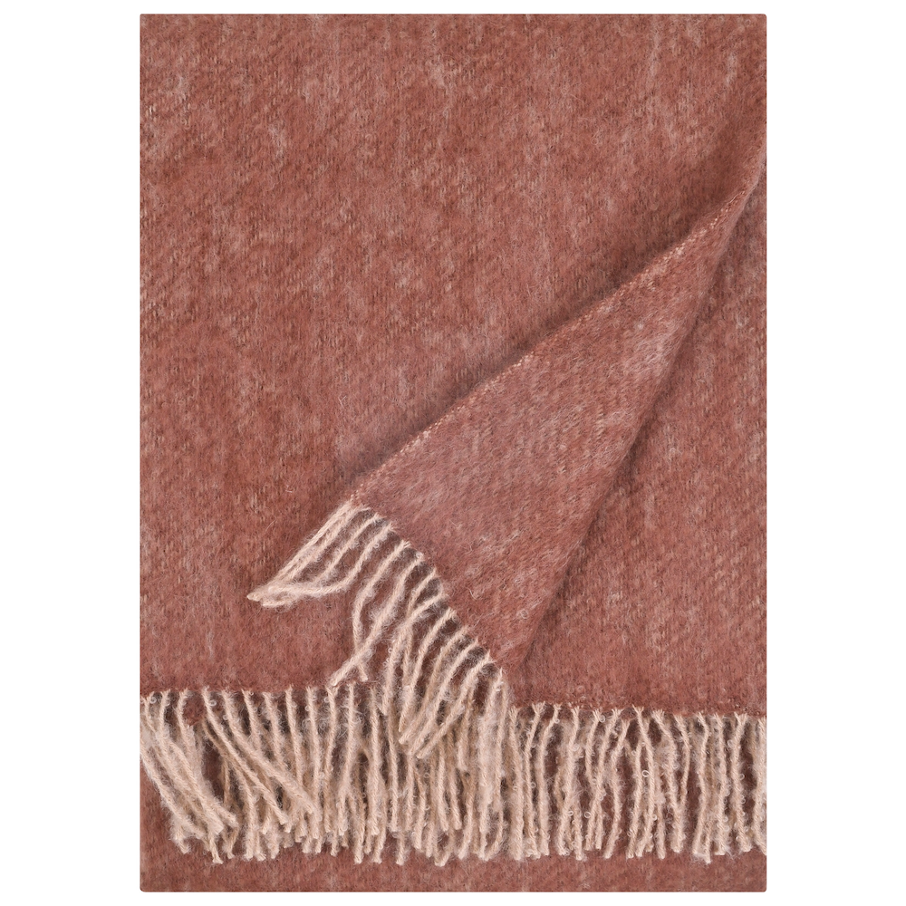 Rødbrun og pudder mohair ullpledd med frynser. Varmt. Jordnær farge. Produsert i Finland. 130x170cm
