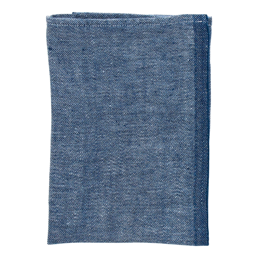 Dobbeltlags blå tøyserviett i 100% vasket miljøvennlig lin. Produsert i Finland. 47x47cm